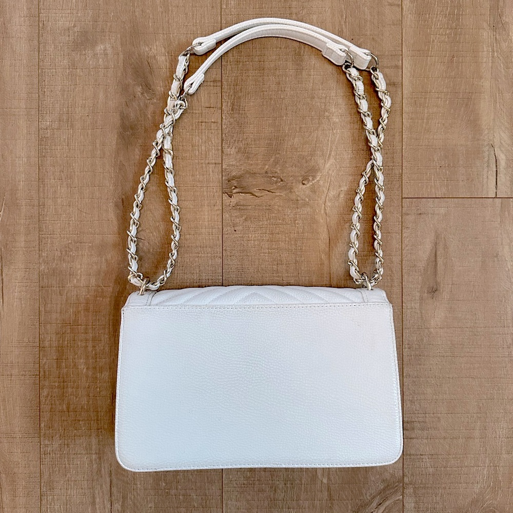 EUC GUESS Crossbody Flap Purse | Chevron Quilted | Cream and Gold - Picture 2 of 11